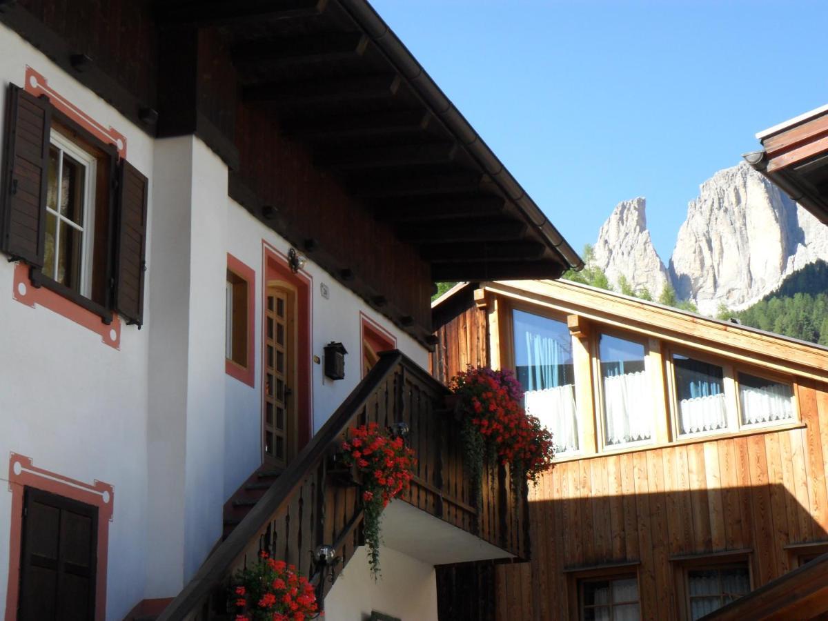 casa claudio-APPARTAMENTI IN CENTRO Campitello di Fassa Luaran gambar